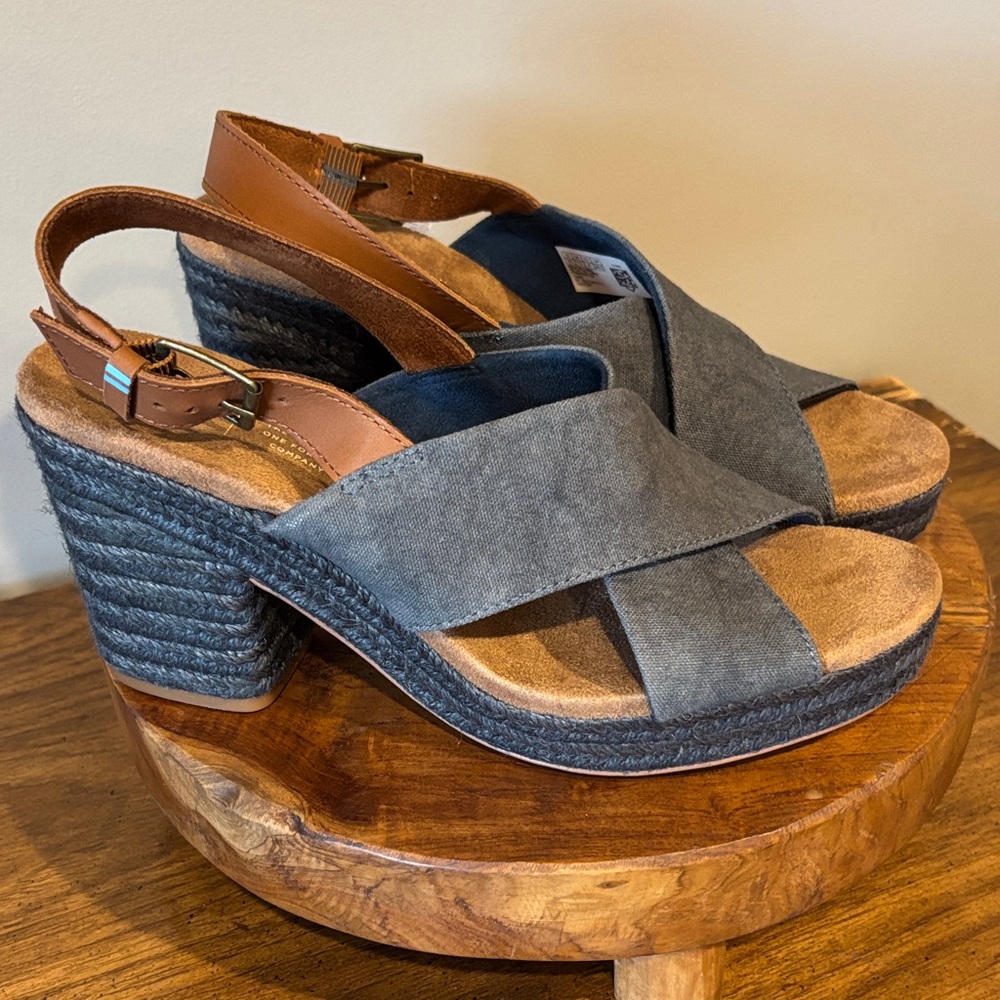 Toms Ibiza Women's Blue and TanWedges